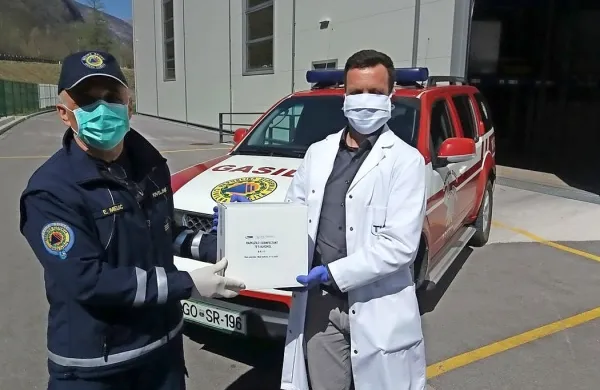 TKK je trem občinskim štabom v Posočju razdelil vsakemu po 120 
litrov dezinfekcijskega sredstva.