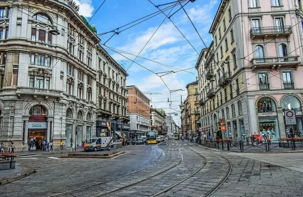 

Zaskrbljujoč je podatek, da se v Milanu kljub strogim ukrepom 
epidemija še ne umirja. 