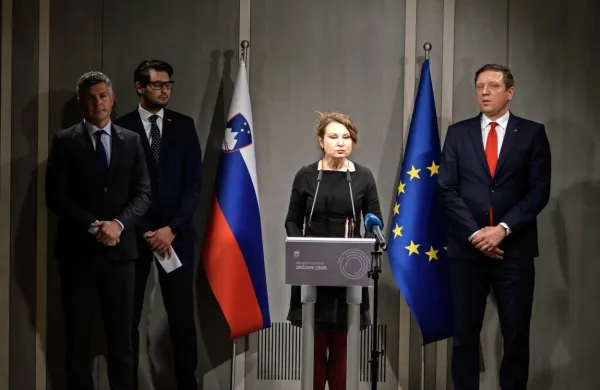 Iz opozicije pozivi za ustanovitev parlamentarne preiskovalne komisije o nabavah za&scaron;čitne opreme