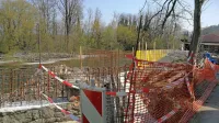  Ko bo dokončan, bo zid domačine ščitil pred poplavami. 