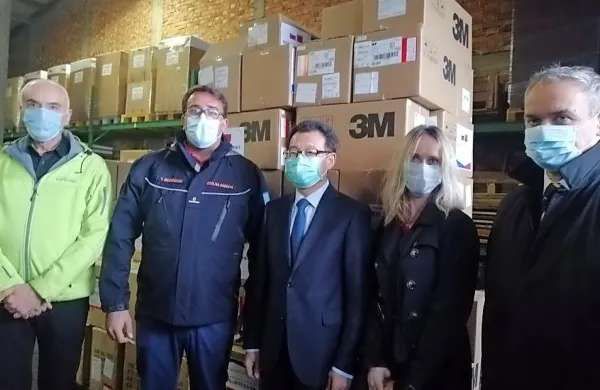 Iz Juronga 30.000 kirur&scaron;kih mask in 300 termometrov
