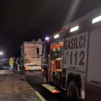 Ogenj uničil tovornjak in tovor