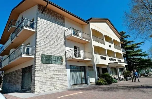 Okužbe v zasebnem domu za starejše Hotel Fernetti naj bi zajele 
večino oskrbovancev in del osebja.