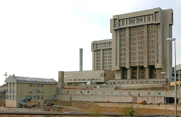 Zaradi okužb z novim koronavirusom zaprli urgentni oddelek bolni&scaron;nice v Trstu