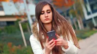 Obvestilo o tem, da so bili v bližini okužene osebe, bi prejeli vsi 
uporabniki, katerih telefoni so se prek bluetooth povezave v 
zadnjih 15 dneh “srečevali” s telefonom okuženega.