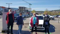 Taksisti niso zadovoljni s tem, da je koprska občina lokacijo 
kurjerce umestila prav na njihovo parkirišče, saj menijo, da imajo 
zaradi te brezplačne storitve manj potnikov.  