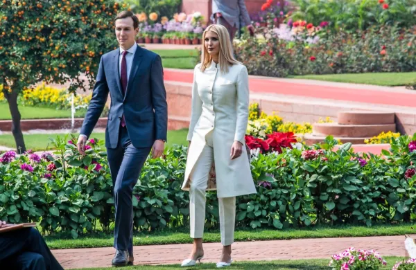 Ivanka Trump je z možem Jaredom Kushnerjem zaobšla pravila 
glede druženja med epidemijo s koronavirusom.