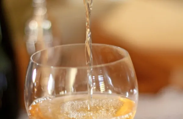 Alkohol povečuje tveganje za zaplete pri koronavirusu