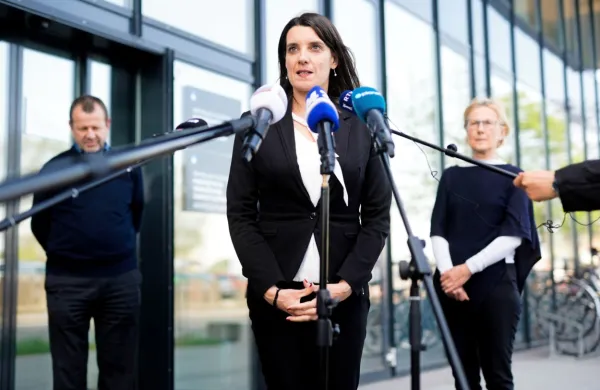 Ministrica za izobraževanje, znanost in šport Simona Kustec 
Lipicer
