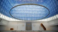 Muslimanski kulturni center in džamija v Ljubljani samevata.