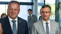 Sodu je izbilo dno pismo zdaj že nekdanjega direktorja Zavoda za 
blagovne rezerve Antona Zakrajška, pravi prvak LMŠ Marjan Šarec, 
ki napoveduje vložitev interpelacije zoper ministra  Zdravka 
Počivalška. 