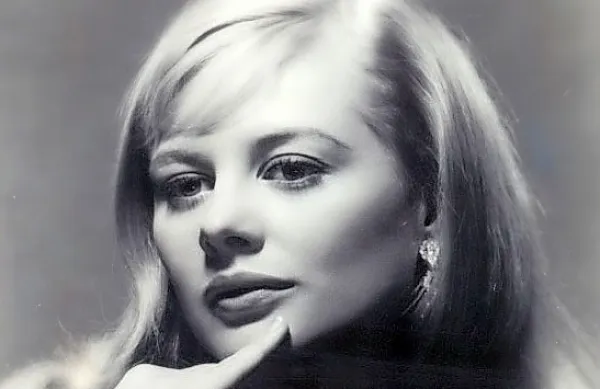 V sredo je na domu hčere v Teksasu umrla 83-letna ameriška 
filmska, televizijska in gledališka igralka Shirley Knight. 