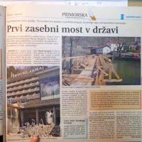 Čez reko Pivko so med parkiriščem in hotelskim kompleksom pri 
Postojnski jami zgradili prvi zasebni most v državi.