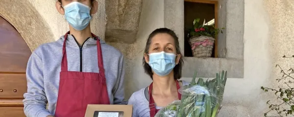 Andrej Stancich in mama Ivana Venier z biodinamične izletniške 
kmetije Pri Kamnarjevih v Volčjem Gradu na Komenskem prisegata na domače, ekološke sestavine in na  veganske in vegetarijanske jedi.