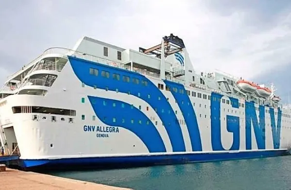 Jutri oziroma do konca tedna naj bi v Trst priplul  trajekt skupine 
Grandi navi veloci (GNV), na katerega naj bi za začetek vkrcali 
petdeset starejših oseb.