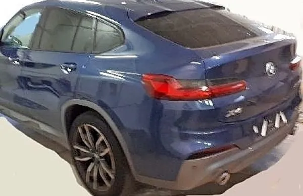 Policisti so ugotovili, da je bil novejši  BMW  X4, ki ga je vozil 
državljan Romunije, ukraden v Veliki Britaniji.  
