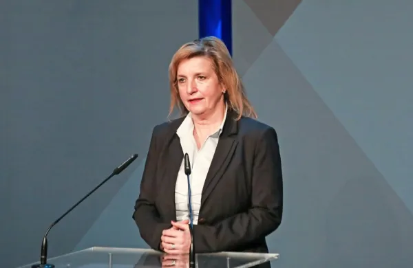 Rahljanje ukrepov za zajezitev epidemije moramo nadomestiti z 
lastnim obnašanjem, pravi infektologinja Bojana Beović.