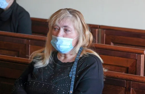 Nataša Fabris je na seji višjega sodišča dejala, da   zaradi postopka  
ne more dobiti primerne zaposlitve. 