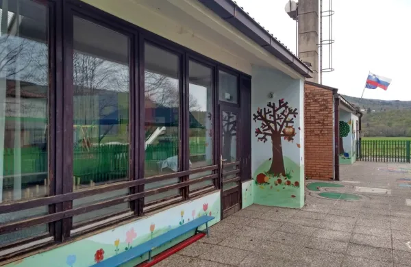 Dotrajanega vrtca ne bodo še rušili, saj novega še ne morejo graditi in ga poleti zagotovo še ne bodo. 
Grgarci upajo, da se bo zamaknilo le za nekaj mesecev. 