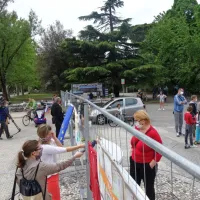 Pred DZ so protestirali proti vladi