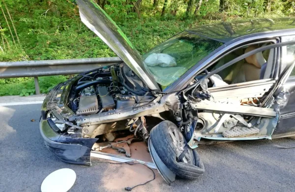 Trčil v traktor in v avto