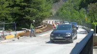 Ovinek ob izstopu z mosta bo po oceni prevoznikov preozek in zato  
problematičen za srečevanje velikih vozil.   