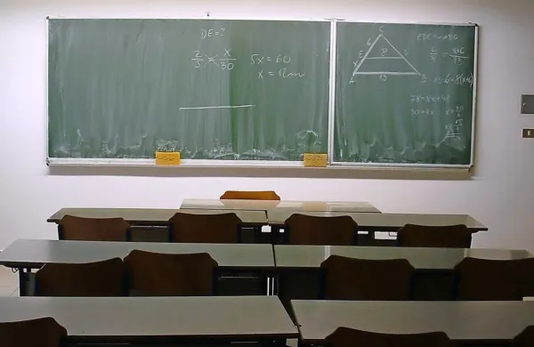 Šole in vrtci bodo vsa navodila za izvajanje varstva otrok in pouka 
prejeli do konca tedna, je na današnji novinarski konferenci 
povedala ministrica za izobraževanje Simona Kustec.