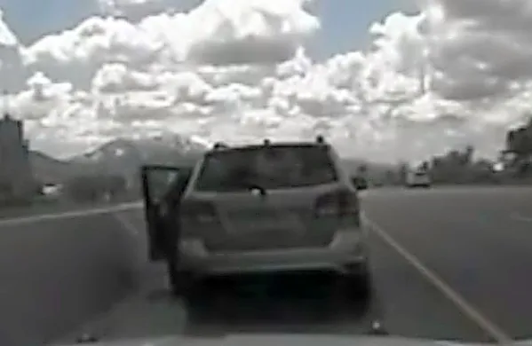 Voznik je policistu povedal, da je star pet let ter da se je odpeljal 
od doma, ker se je sprl z materjo, ker mu ni želela kupiti 
lamborghinija.