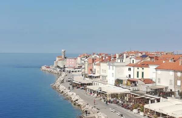 Manj&scaron;e nastanitvene obrate bi lahko odprli 12. maja, 1. julija bi lahko začele delovati igralnice