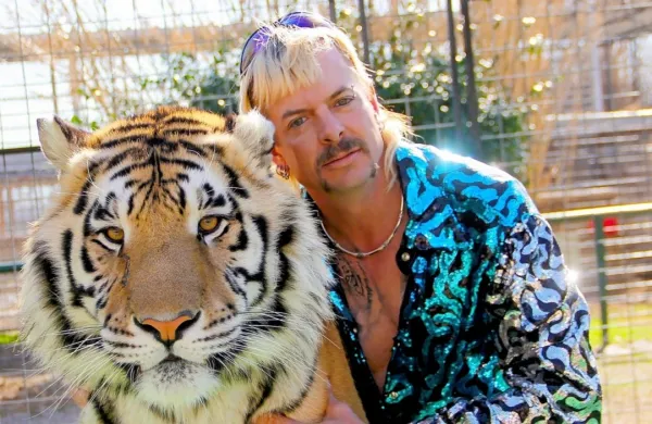 Nicolas Cage bo stopil v čevlje Joea Schreibvogla z vzdevkom Joe 
Exotic.
