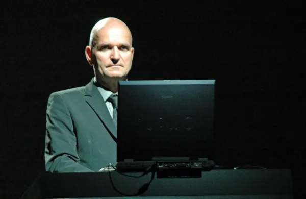 Umrl je Florian Schneider, soustanovitelj zasedbe Kraftwerk