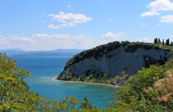 Na plažah nič novega: kopanje je dovoljeno, sončenje pa ne