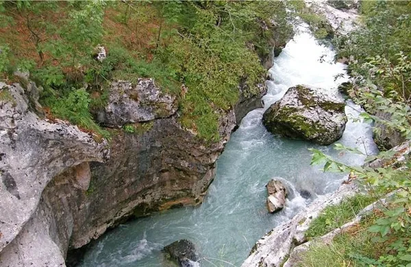 Velika korita Soče (foto vir: hribi.net)