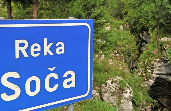 Na Bov&scaron;kem začasno prekinili iskanje mladega Poljaka, ki je omahnil v Sočo