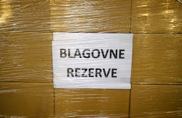 Zavod za blagovne rezerve z Geneplanetom podpisal sporazum o ventilatorjih, podjetje Acron pozval k spremembi cen