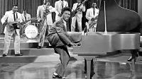 Little Richard je sredi petdesetih let prejšnjega stoletja naskočil klavir kot še nihče doslej. 