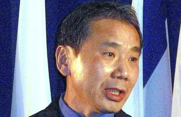 Priznani japonski pisatelj Haruki Murakami, ki se že več let omenja 
tudi kot kandidat za Nobelovo nagrado za literaturo, bo v času 
pandemije koronavirusa svoje rojake bodril v radijski oddaji.