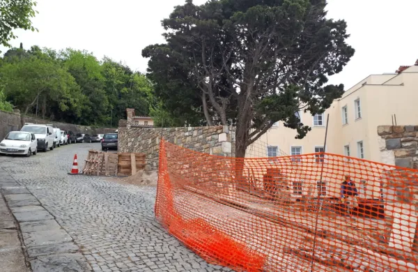  Sklep o spremembi prometnega režima v Ulici IX. korpusa in 
Bolniški ulici razburja nekatere prebivalce Pirana. 