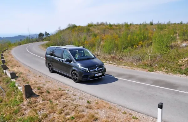 Potniški kombiji  niso več samo delovni stroji za prevoz potnikov 
od točke A do točke B. Dober primer vrhunskosti je prenovljeni 
razred V iz Mercedesove zakladnice.