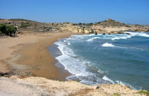  V Grčiji bo na 1000 kvadratnih metrih plaže lahko hkrati največ 40 
ljudi.