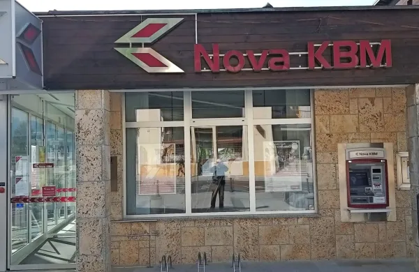 Nova KBM bo bovško poslovalnico ukinila oziroma jo združila z 22 
kilometrov oddaljeno kobariško. Župan je ogorčen. 
