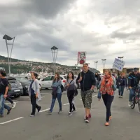 Oblačno vreme ni ustavilo protestnikov