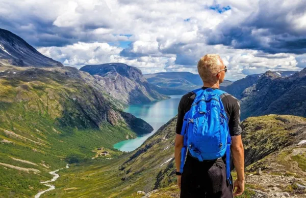 Vlada pozvala Norvežane, naj poleti dopustujejo doma