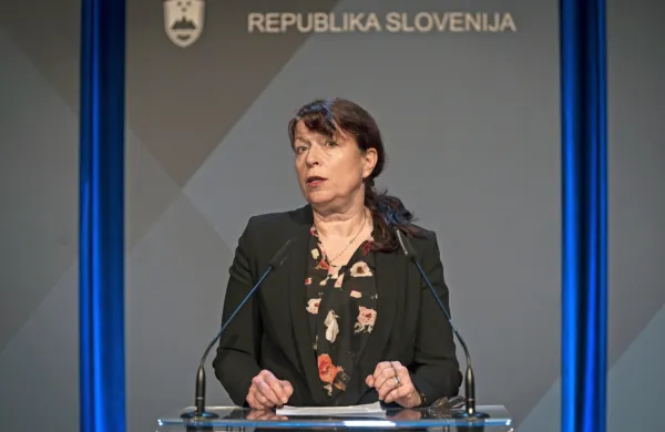 Ne glede na preklic epidemije covida-19 so še vedno v veljavi vsi 
zaščitni ukrepi, ki niso bili preklicani, je poudarila  v. d. generalnega direktorja direktorata za javno zdravje na ministrstvu za 
zdravje Vesna Kerstin Petrič.