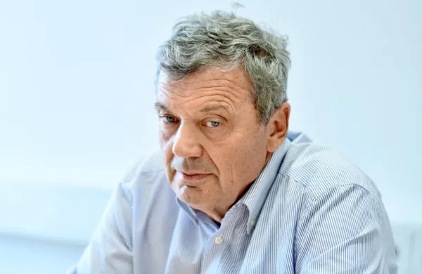 Predsednik Združenja delodajalcev Slovenije Jože Smole je ob 
preklicu epidemije  posvaril, da po 1. juniju ne bi prišli v položaj, ko 
novih ukrepov še ne bo, stari pa ne bodo več veljali. 
