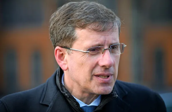 Jani Möderndorfer je zapustil SMC in vstopil v poslansko skupino 
LMŠ.