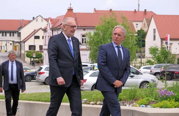 Notranja ministra Slovenije in Hrvaške Aleš Hojs in Davor Božinović sta se danes v Ormožu izrekla za lažje prehajanje meje, a 
upoštevajoč zdravstvene razmere. 