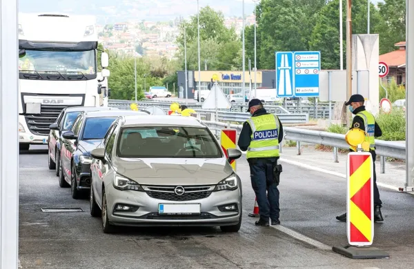 Odpiranje mej bo postopno, voznikom mednarodnega prevoza ni treba v karanteno