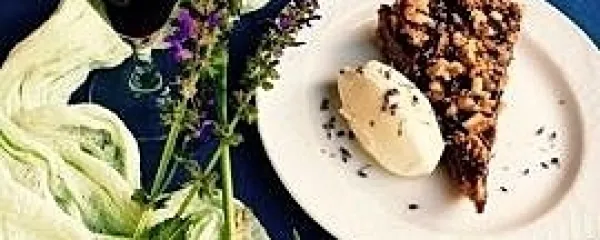 Recept: Pirina krostata s kremo iz bele čokolade in aromatiziranim vinom