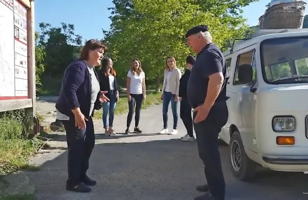 Irena in Boris Piciga iz Gledališke skupine Dekani s simpatičnimi 
dialogi v pristnem istrskem narečju poskrbita za zdravo mero 
smeha. 